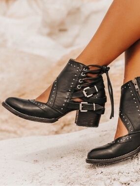 Freebird by Steven Desert Black Studded Cutout Ankle Boots Sz 10 NWT Western Boh